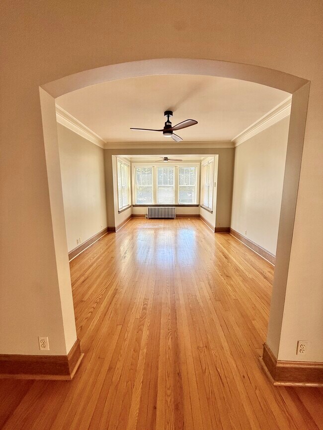 Sala de estar - 1414 W Farragut Ave
