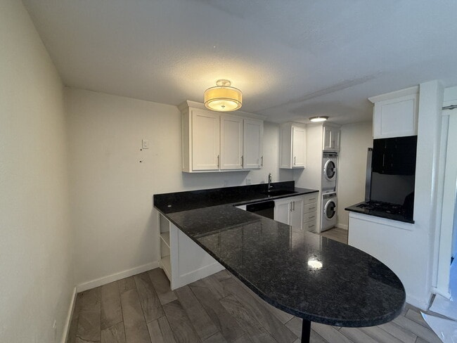 "Charming 1-Bedroom Retreat with Granite C... - "Charming 1-Bedroom Retreat with Granite C... Apartment