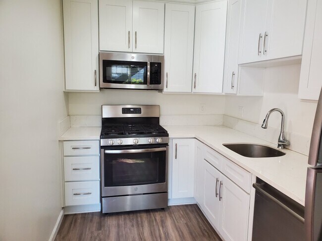 Foto del edificio - 12940 Walsh Ave