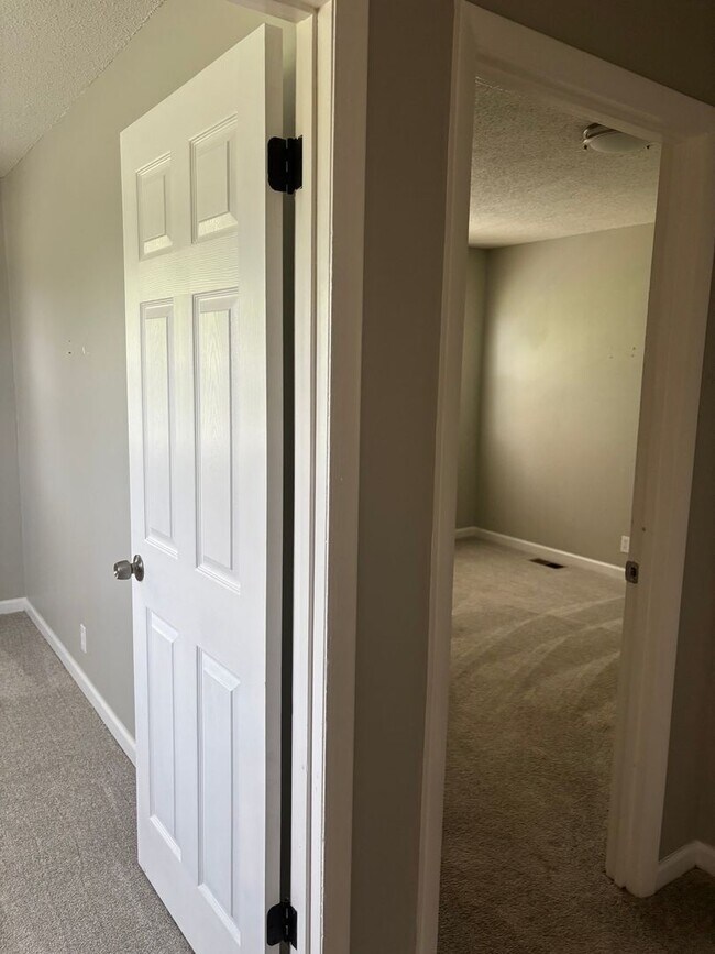 Foto del edificio - 2711 Clayton Dr NW