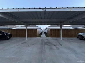 Building Photo - 13 Stauffers St