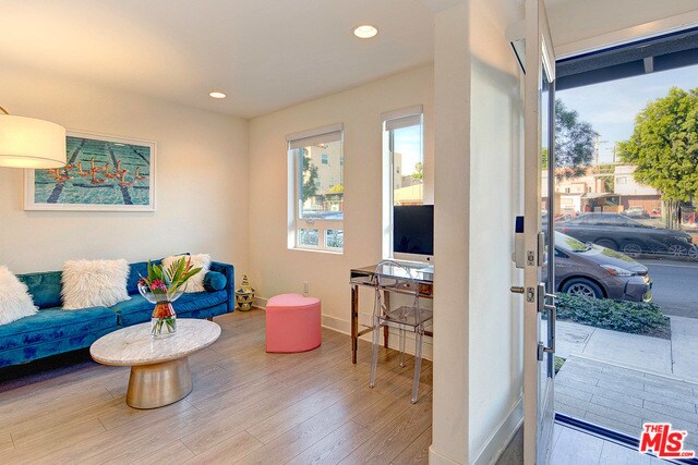 Building Photo - 5118 Melrose Ave