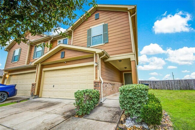 Building Photo - 15339 Trinity Meadow Dr