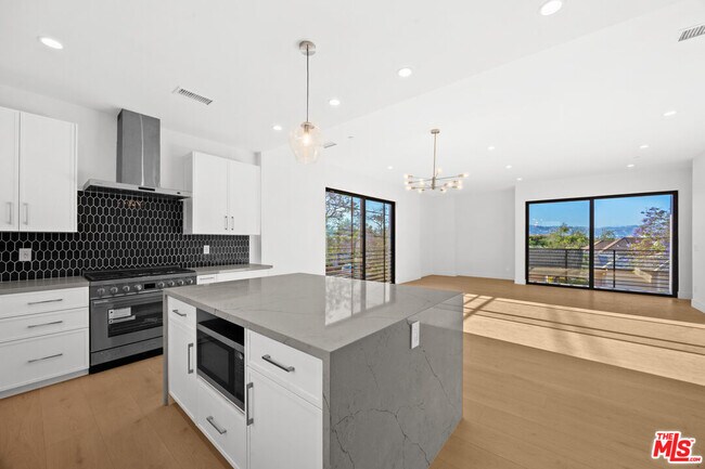 Foto del edificio - 8902 Sawyer St