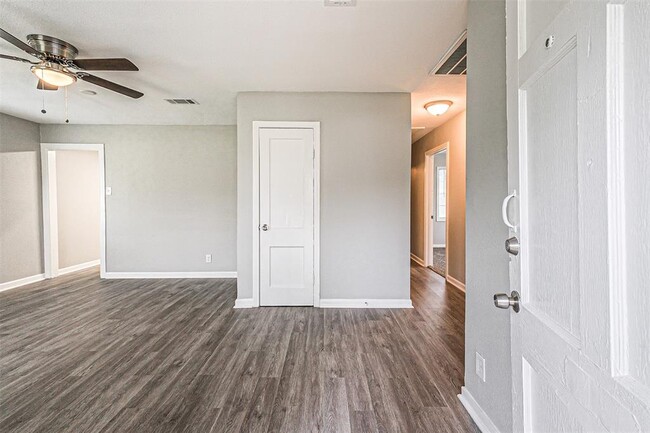 Foto del edificio - 1539 Pleasantville Dr