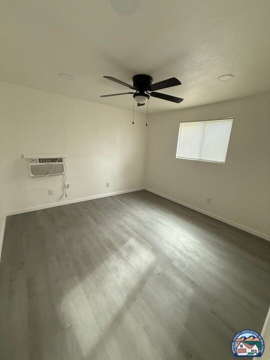 Foto del edificio - 232 W Barbara St