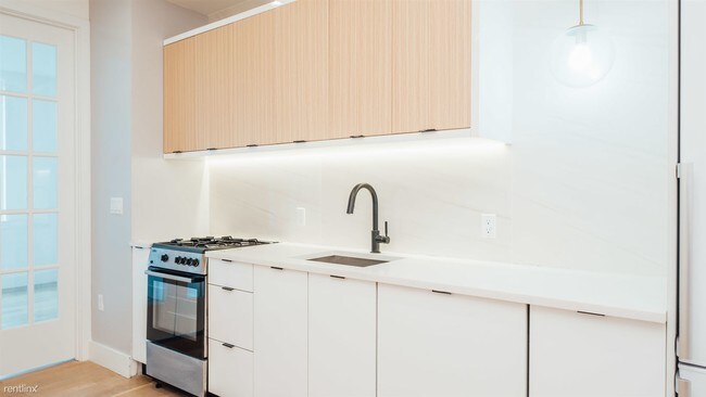 Building Photo - 137 Bayard St
