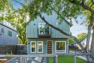 Building Photo - 906 Linden St