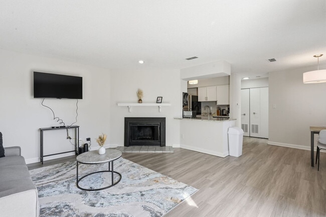 Building Photo - 2301 Deer Path Cir