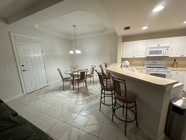 Building Photo - MOVE IN SPECIAL $500 off 1st MONTHS RENT— Furnished or Unfurnished! Lakeview Elegance in Porto Vi...