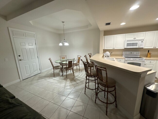 Foto del edificio - MOVE IN SPECIAL $500 off 1st MONTHS RENT— Furnished or Unfurnished! Lakeview Elegance in Porto Vi...