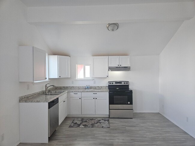 Building Photo - 703