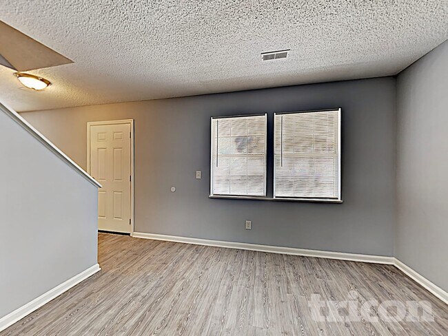 Foto del edificio - 313 Green Rose Rd