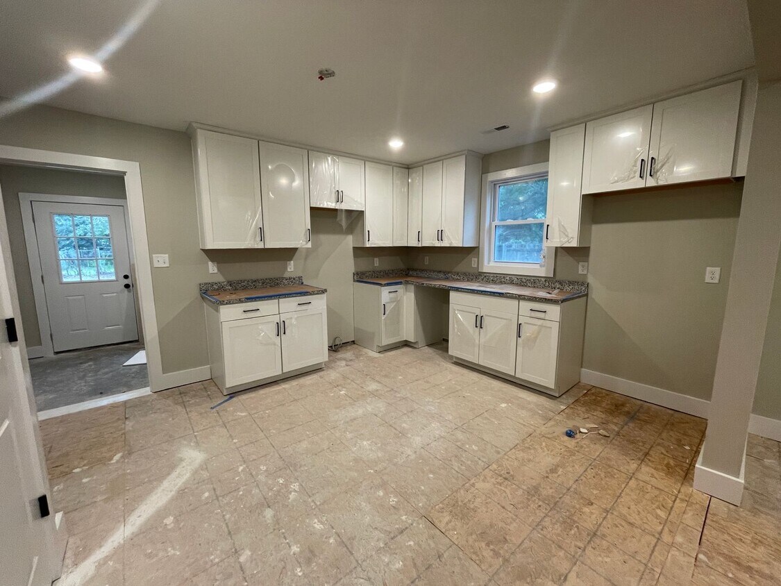 Building Photo - Fully remodeled rancher