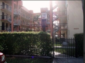 Building Photo - 5290 W 21st Ct