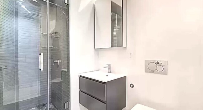 Foto del edificio - Crisopher Street 1 bedroom with Private Ga...