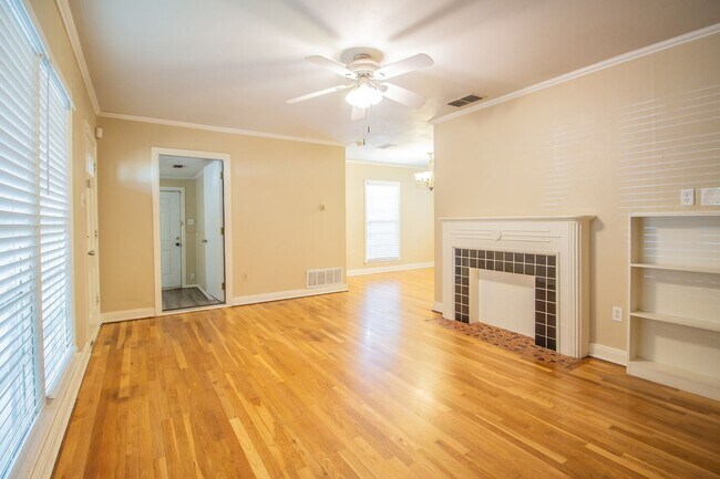 Foto del edificio - 3 Bedroom 2 bathroom house in Tech Terrace!