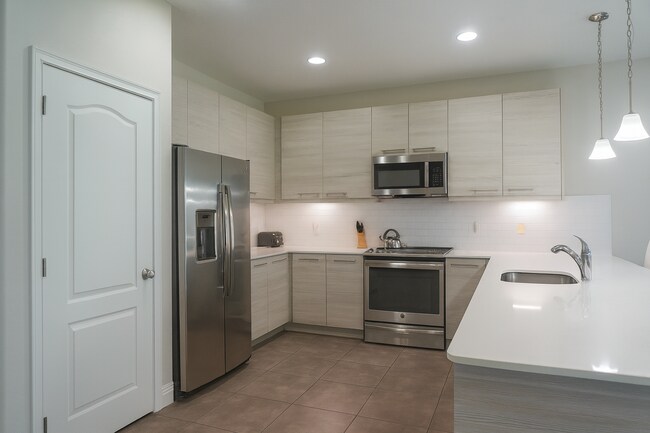 Foto del edificio - Spacious 5-Bedroom Retreat with 4.5 Baths ...