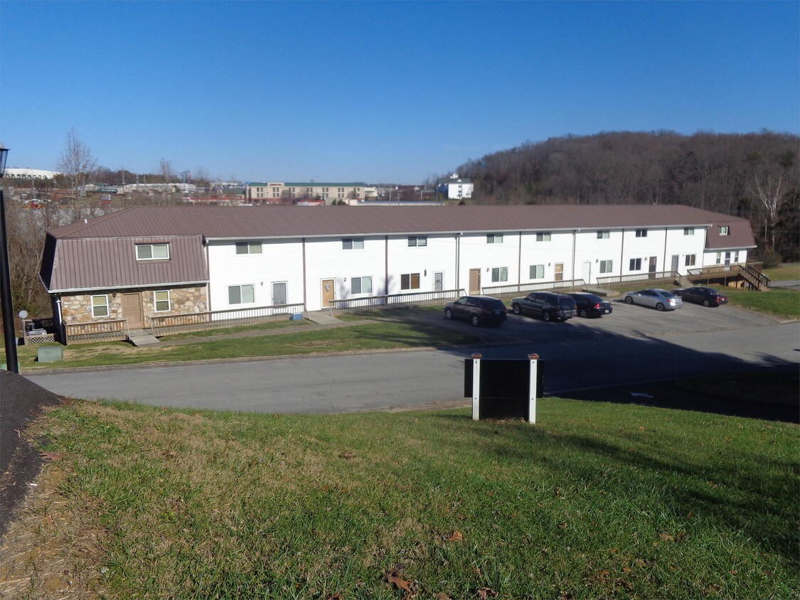 Primary Photo - 300 Crestview Dr