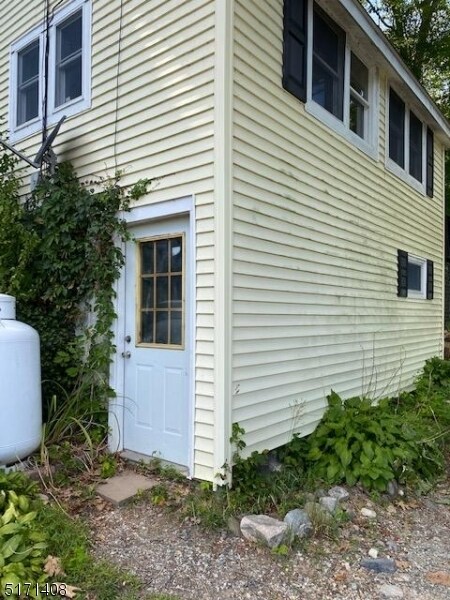 Building Photo - 9 Woods Dr