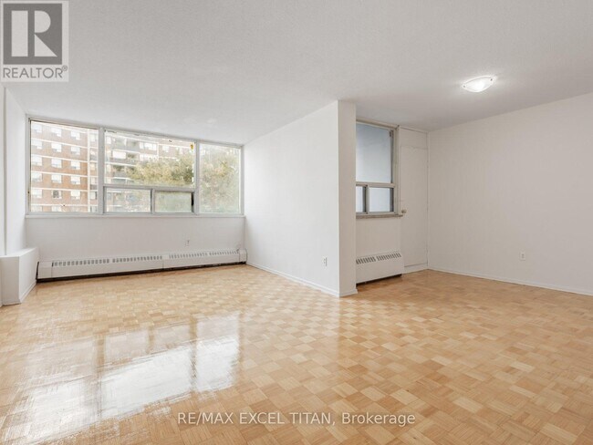 Photo du bâtiment - 1385 Midland Ave