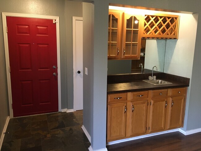 Entrada - 818 NW 137th St