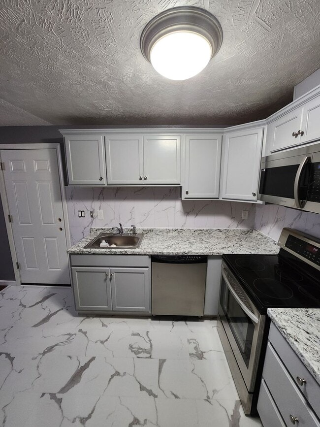 Foto del edificio - 3 Bedroom Home Excellent Location Near Schools