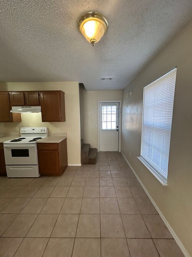 Building Photo - 3400 SW Landau Ct