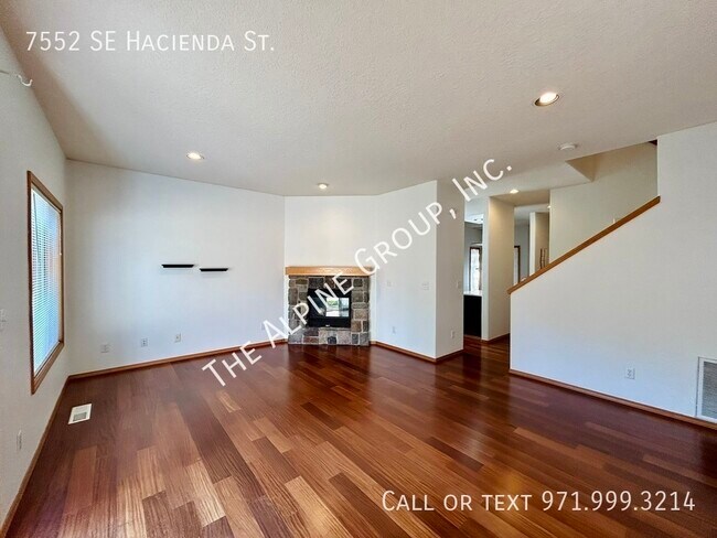 Building Photo - Corner unit townhome, SS appliances, yard ...