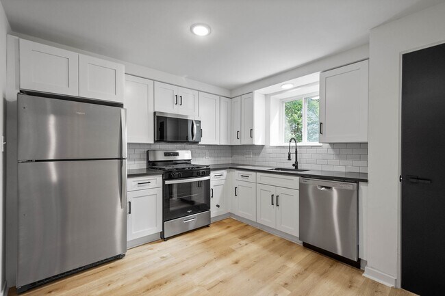 Foto del edificio - RENOVATED & READY FOR MOVE IN! 2-BEDROOM I...