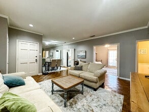 Building Photo - 4415 Bellaire Dr S