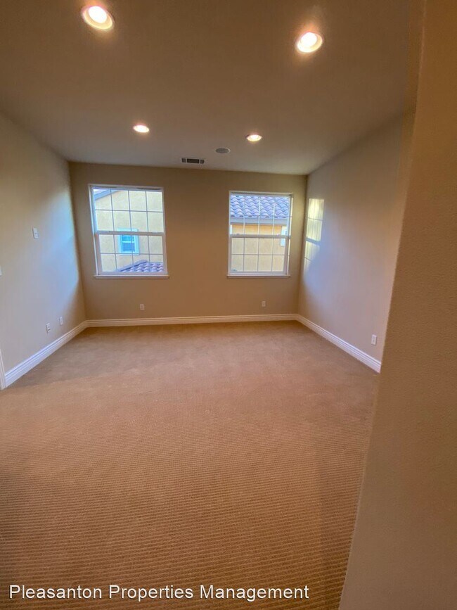 Foto del edificio - 6 br, 4.5 bath House - 2802 Piccadilly Cir