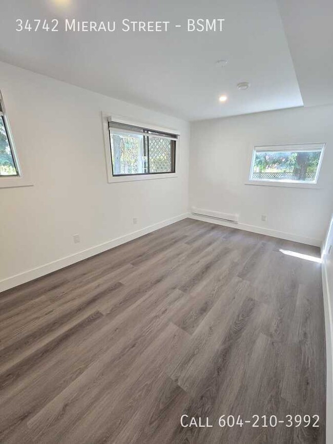 Photo du bâtiment - Renovated Suite in Abbotsford