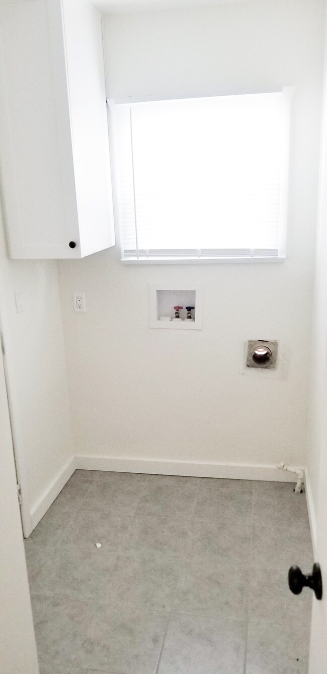 Laundry - 24366 Chestnut St