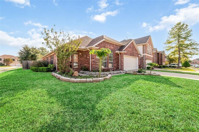 Foto del edificio - 5834 Lundwood Ln