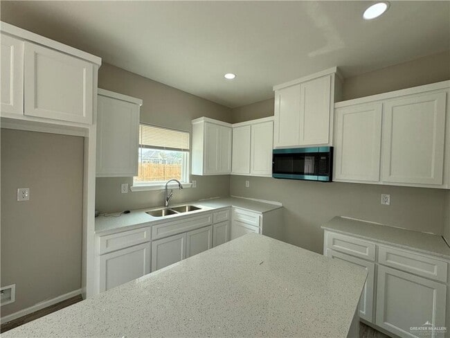 Building Photo - 1604 Canelo Dr