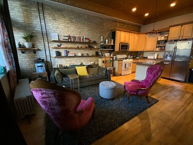 Foto del edificio - 1038 W 32nd St