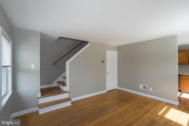 Building Photo - 1048 S Edison St