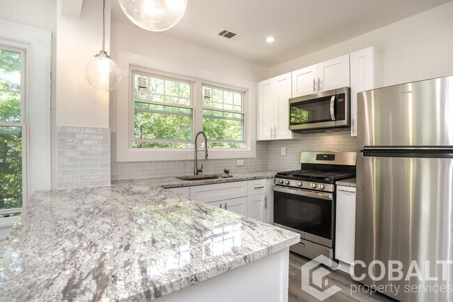 Foto del edificio - 678 Moreland Ave NE