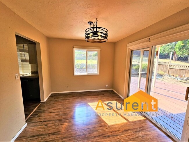 Building Photo - Lovely 3 Bedroom Home Available Now!