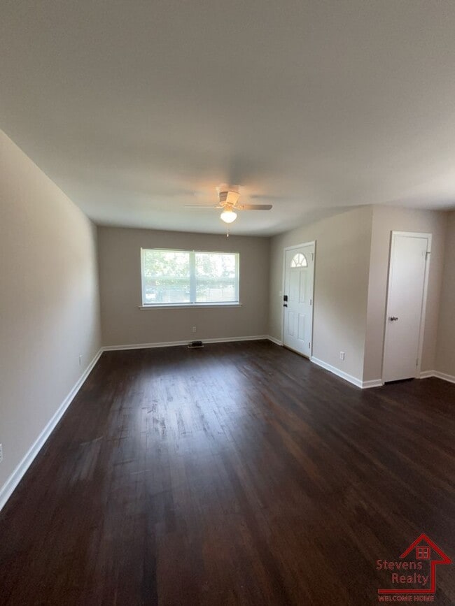 Building Photo - 207 Bermuda Dr