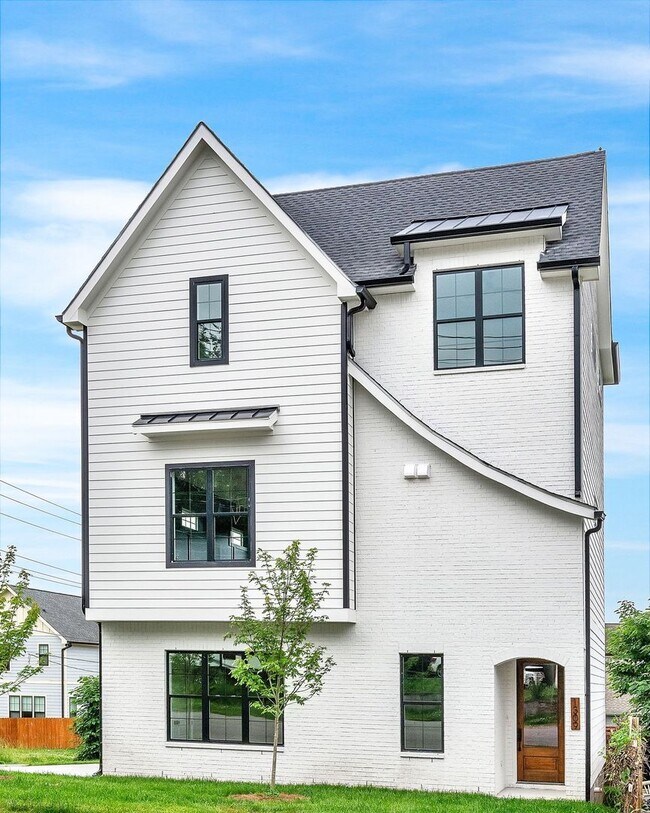 Stunning 4-bedroom, 3.5-bathroom home - Stunning 4-bedroom, 3.5-bathroom home