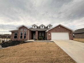 Building Photo - 329 E Greystone Square