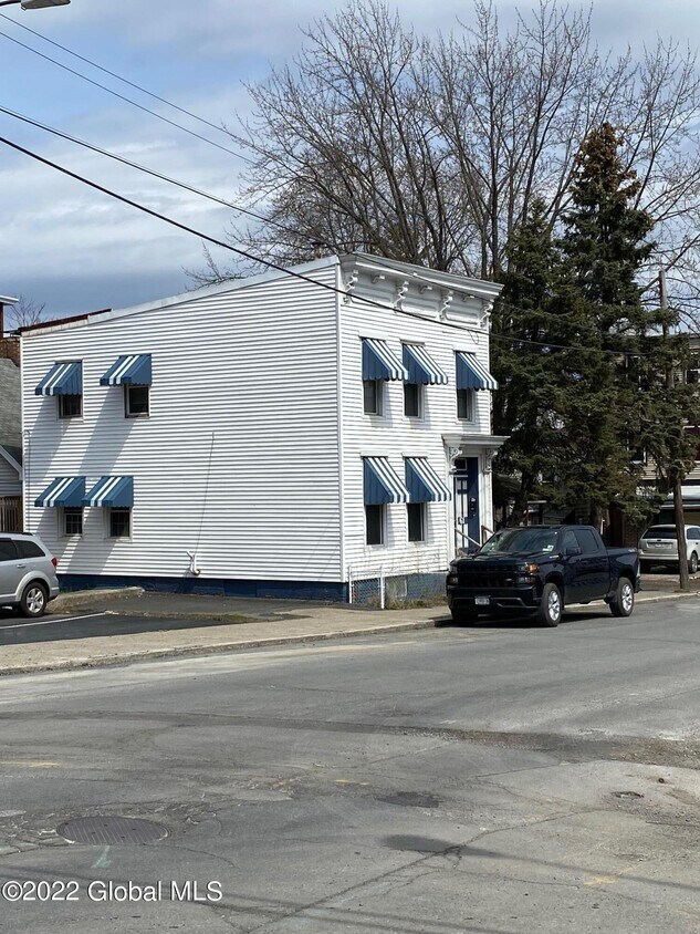 Primary Photo - 61 Columbia St