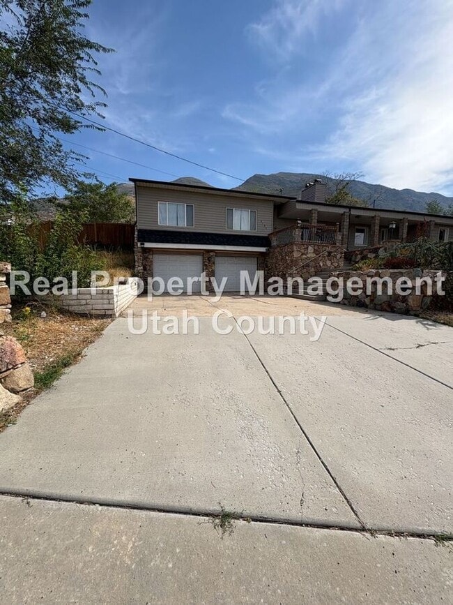 Building Photo - 9580 N Cyn Rd