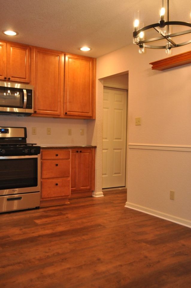 Building Photo - 601 Concord Villas Way