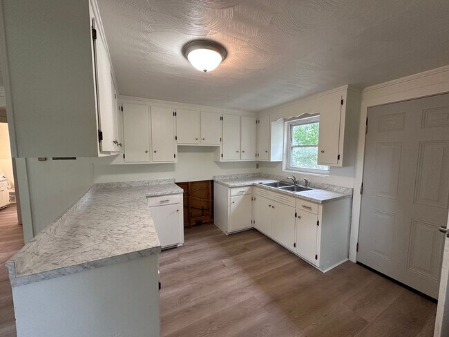 Foto del edificio - For Rent – $1,200/month | 2 Bed | 1 Bath