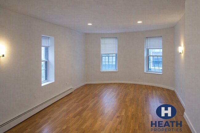 Photo - Central Location, Eat-in Kitchen, Laundry on a Site, Steps from the Bus Stop Apartment