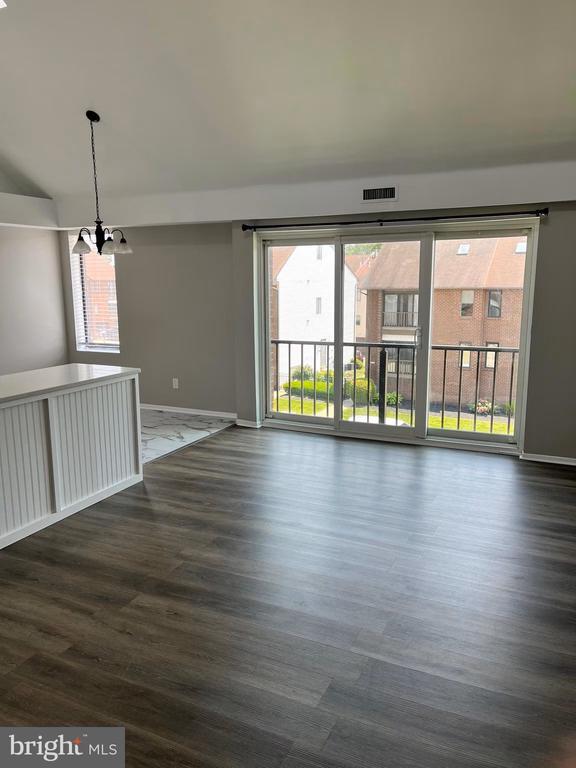 Foto del edificio - 9560 James St