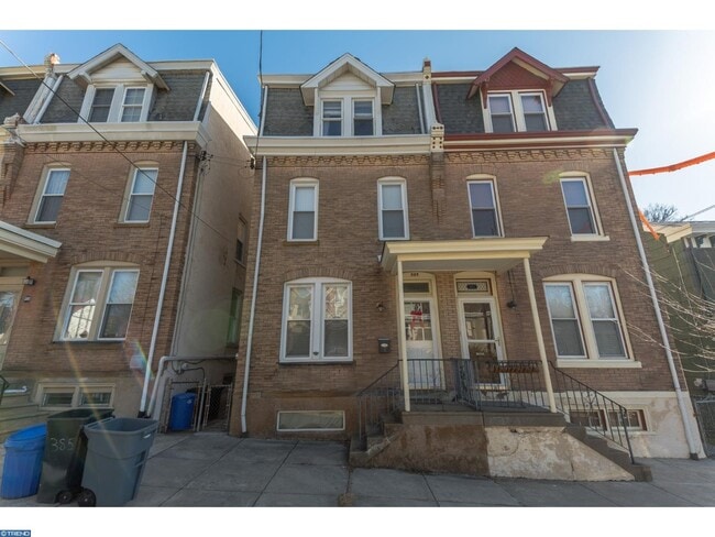 Building Photo - 385 Conarroe St